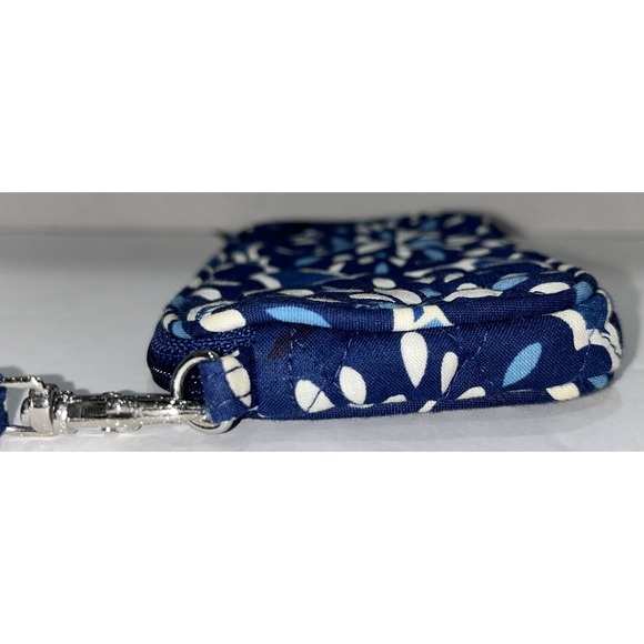 Vera Bradley Front Zip Wristlet in Petal Splash EUC Blue White Zip Wallet Pouch - Picture 6 of 13
